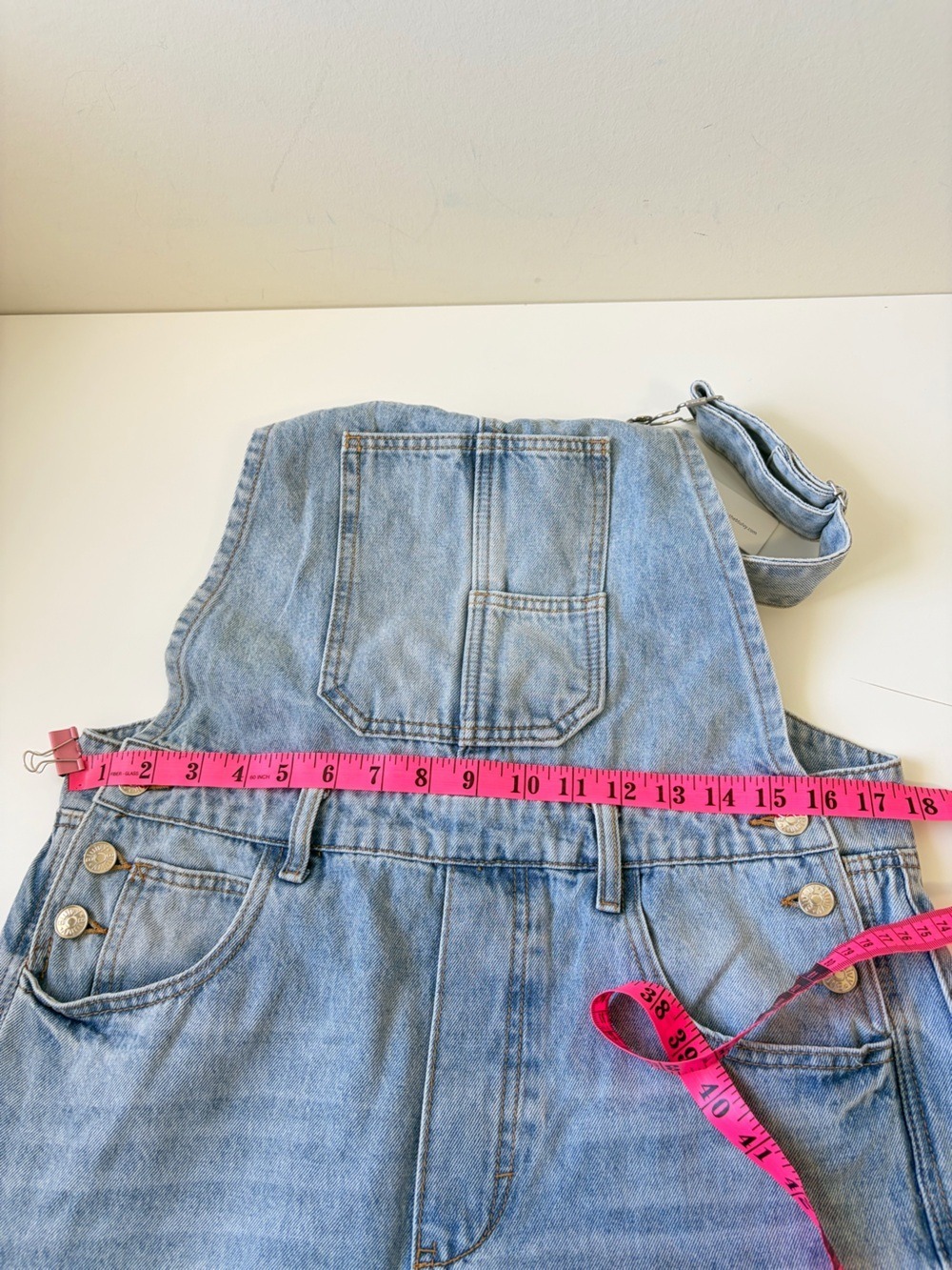 NWT BLUIVY - DENIM BARREL OVERALLS IN LIGHT WASH SIZE L - Picture 9 of 13